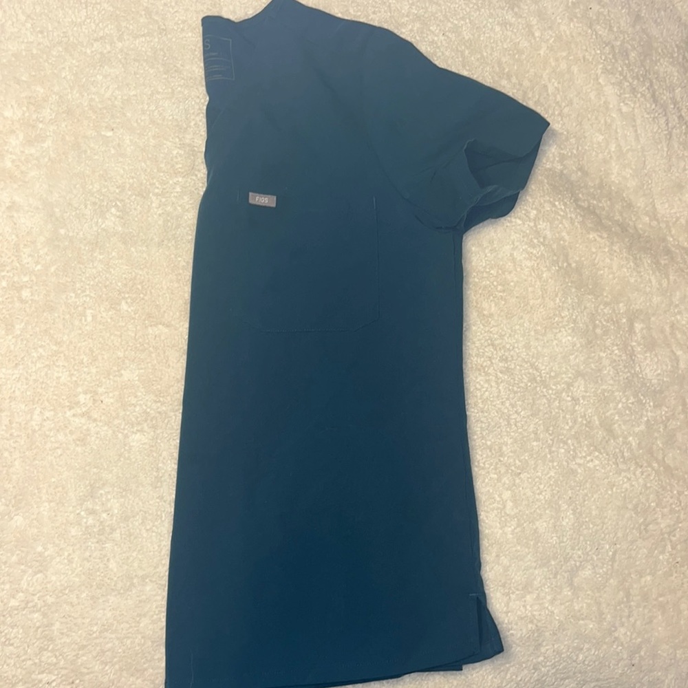 Figs scrub top